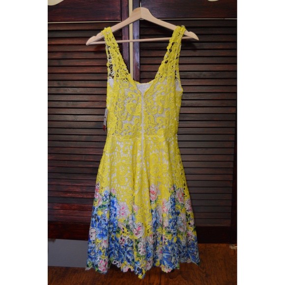 Bright Canary Yellow Sleeveless Lace Dress w/Mulit-Colored Floral Border Sz: S - Picture 3 of 5